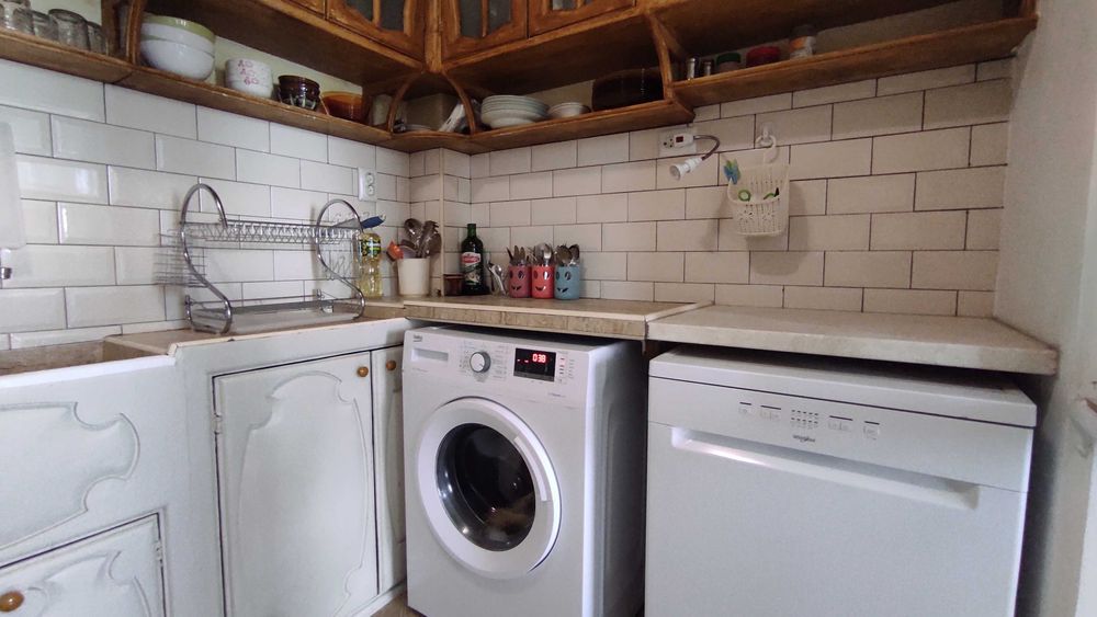 Дава се под наем Двустаен апартамент в Варна, Център - 53 кв.м за 382.5 € - Снимка #2