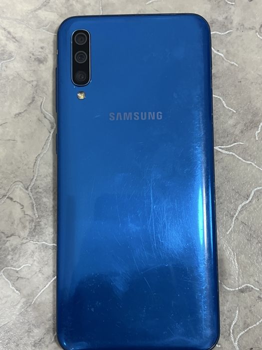 Продам телефон Samsung Galaxy A50 синего цвета