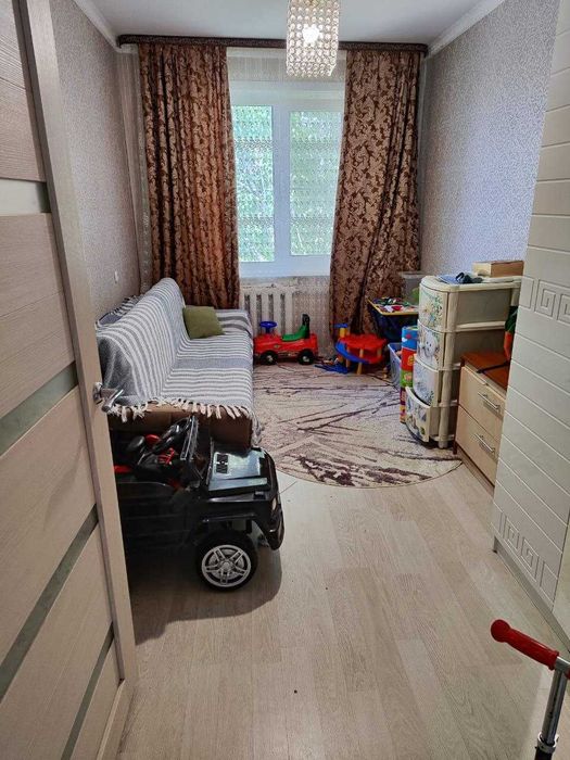 Продается  3 ком кв мкр Строитель