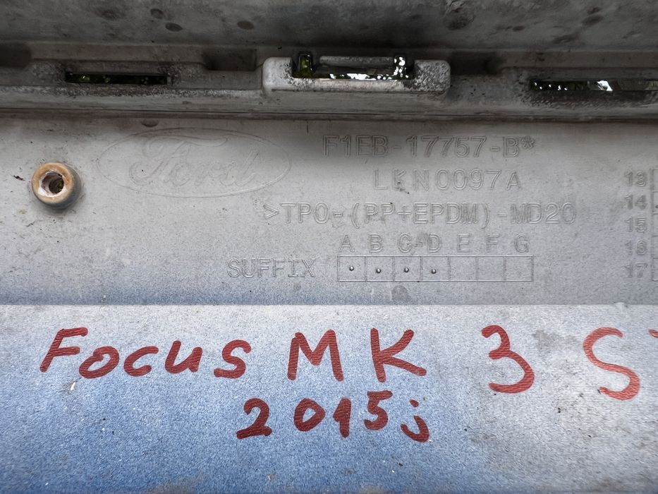 Ford focus St 2015-2018 оригинална предна броня здрава