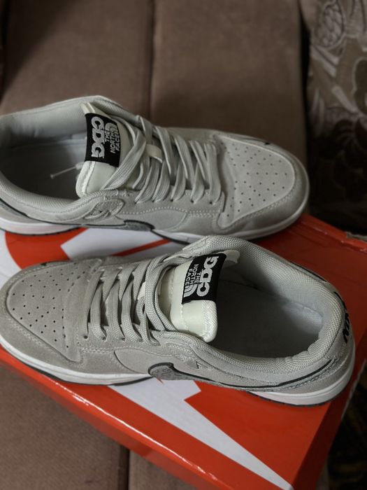 Продам кроссовки Nike the north face