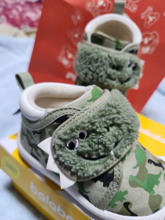 Обувь детская 19 размер ,по стельки 13 см утепления