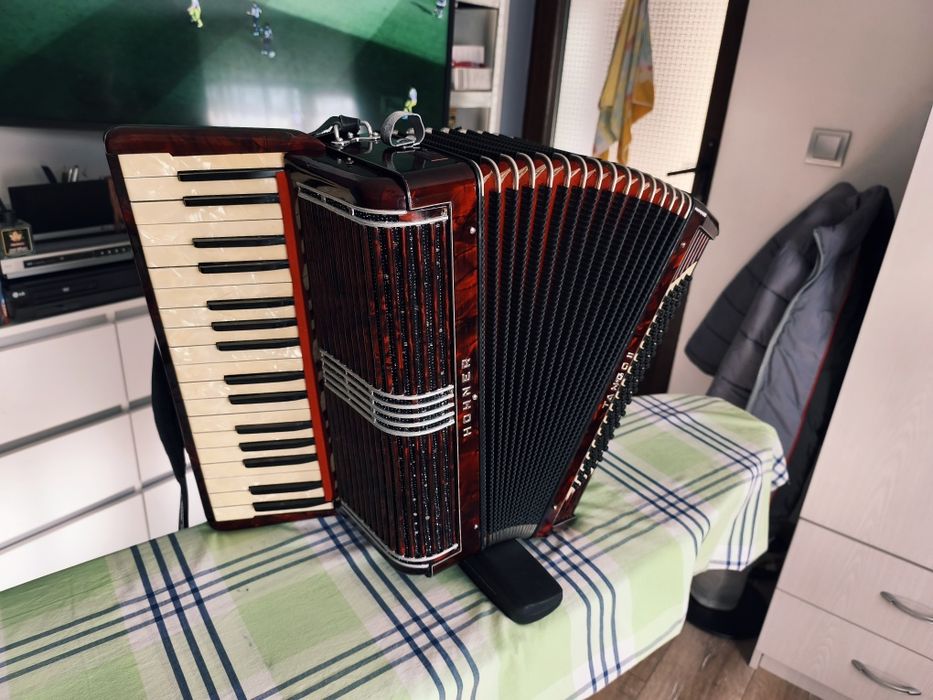 Vând acordeon Hohner Tango 2 preparat bandon,80 bass,impecabil!