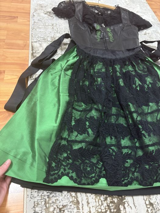 Rochie Dirndl originală Sportalm Kitzbühel, model Dirndl / Trachten, deosebită și elegantă.