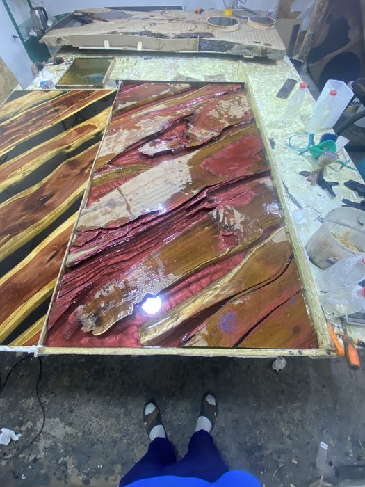 На заказ изготовим слебы и мебель в сочетании дерева и эпоксидки