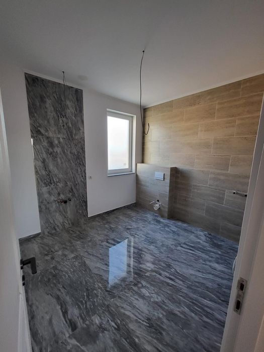 4 Case insiruite in Mosnita Nouă de inchiriat. Posibilitate Asociere in afacere