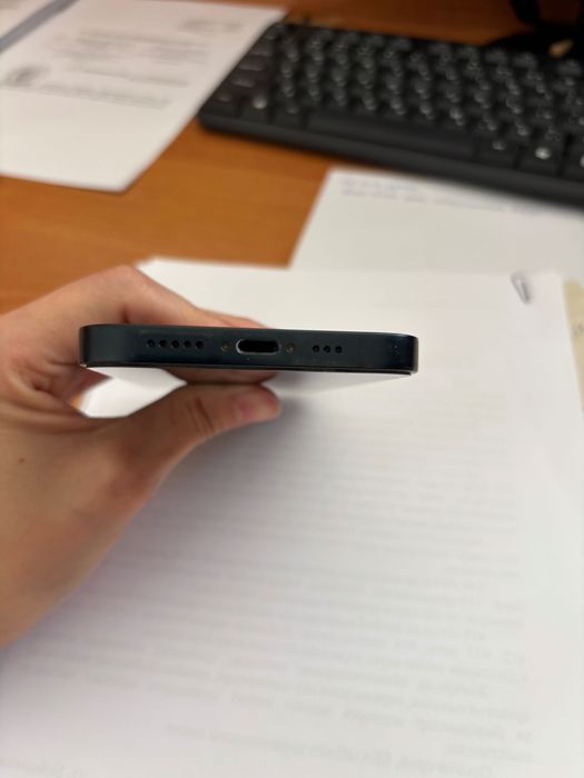 iPhone 13 в хорошем состоянии