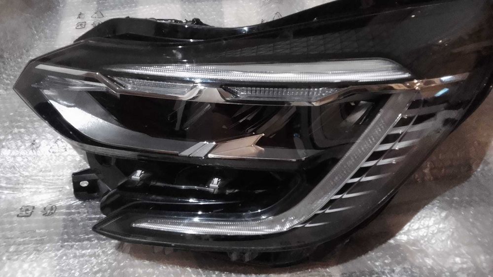 Far dreapta fata Renault Captur 2024