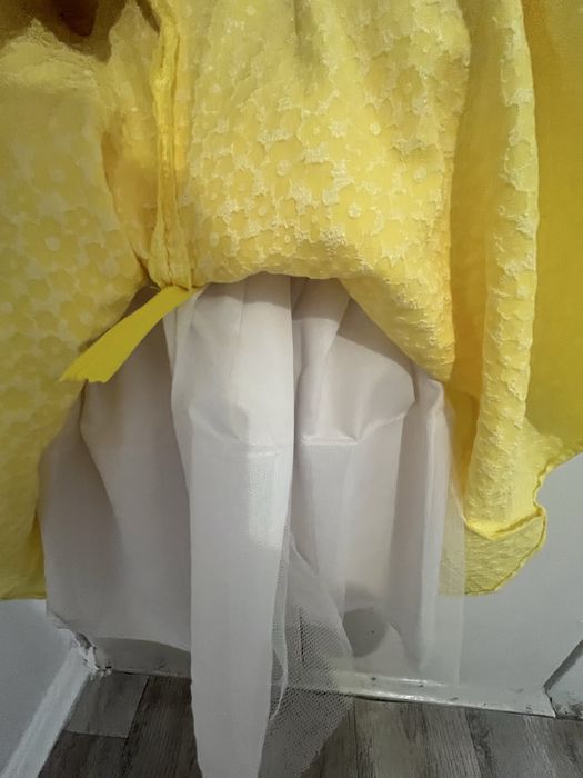 Платье в желтом цвете