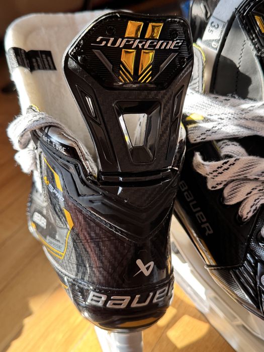 Хоккейные коньки bauer S22 supreme M5pro