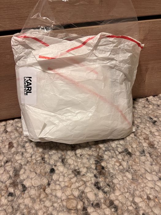 Чанта crossbody на Karl Lagerfeld, естествена кожа, нова