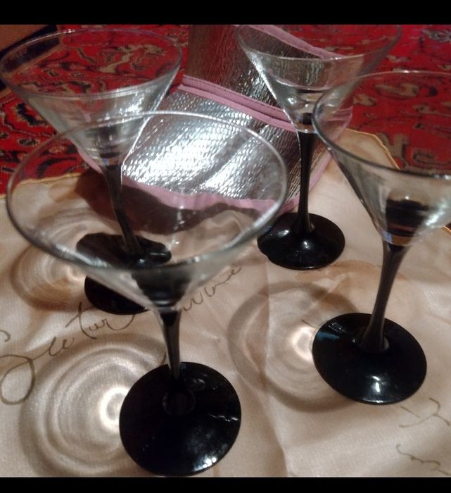 Лот 4 коктейлни чаши