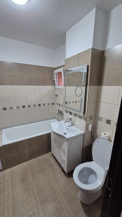 Apartament 4 camere de închiriat