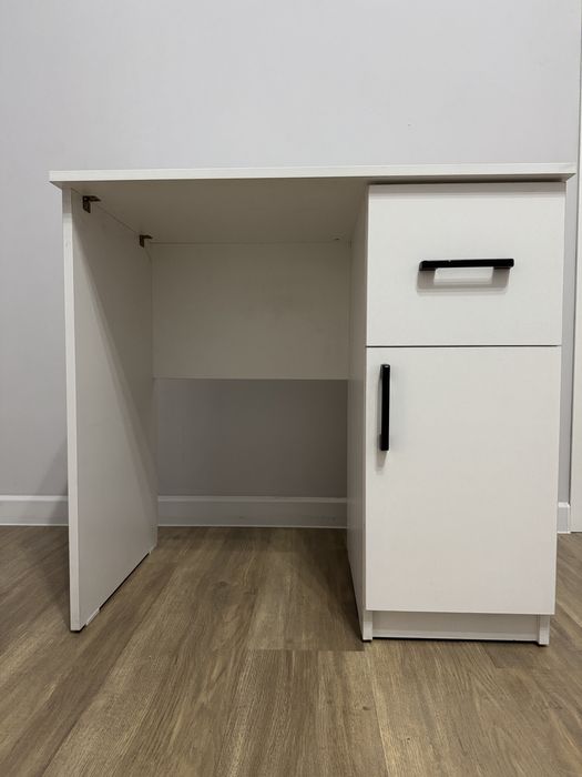 Письменный стол