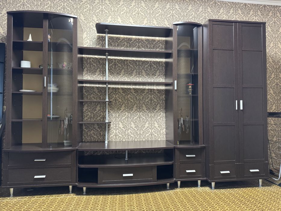 Гарнитур стенка для зала 3 метр в хорошем состоянии