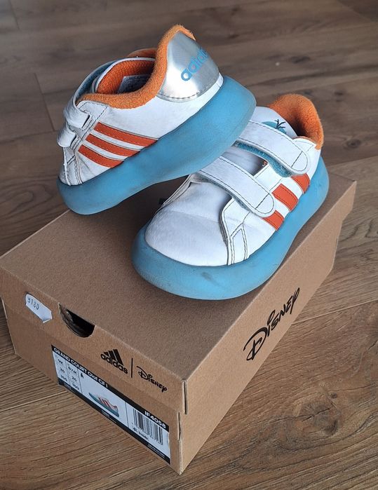 Adidas disney numar 26