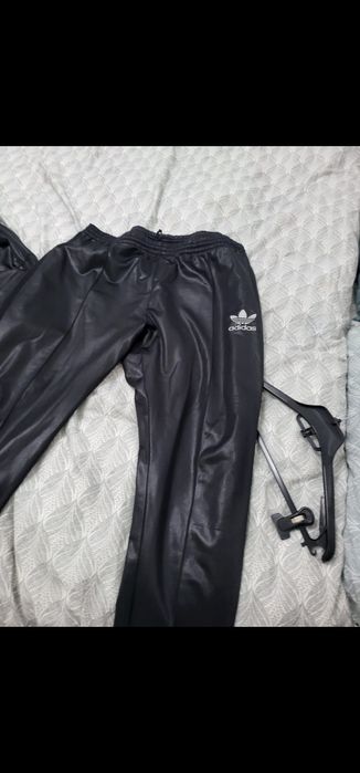 Treining adidas material lucios