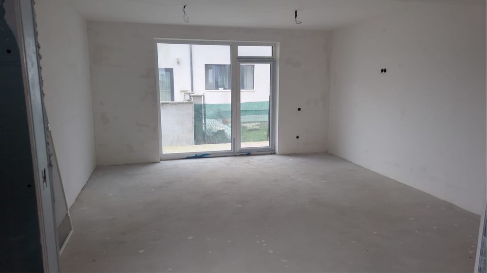 Casa tip duplex - locuinta cu 5 camere - semifinisat