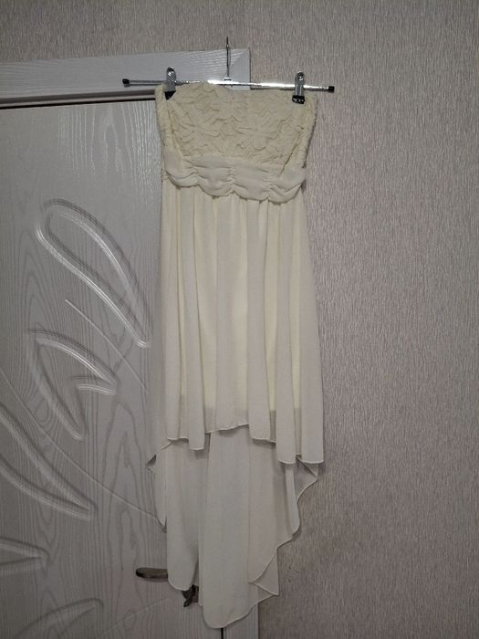 Бяла лятна рокля