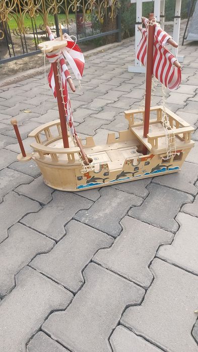 Продам коробли очень красивие