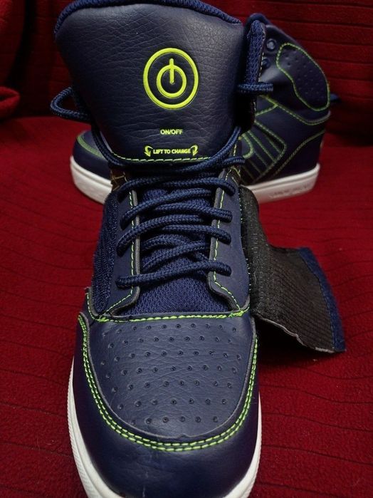 Из США, подростковая обувь, бренда BEATZ BOYS SHOES SZ4 BLUETOOTH !