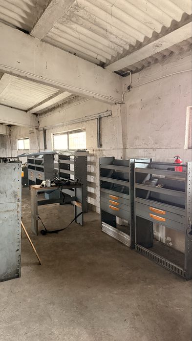 Rafturi metalice pentru Duba- Service Mobil