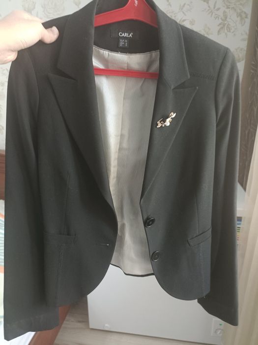 Продам костюм размер 42