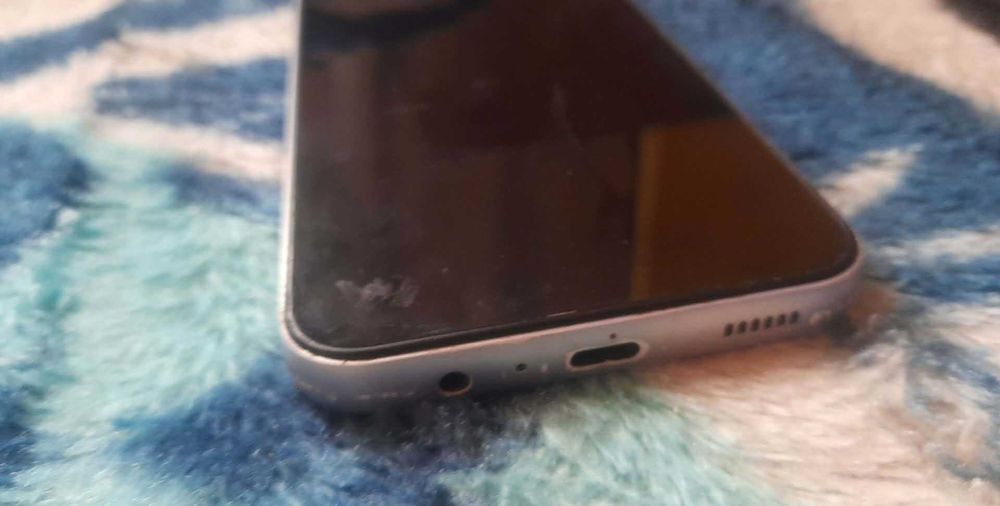 Vând samsung galaxy a14 telfonul este impecabil nu este spart baterie 80% iași  nr 0767502894