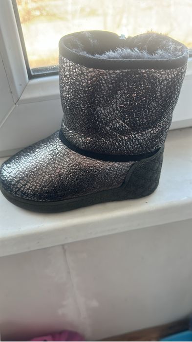 Срочно продам детскую обувь.