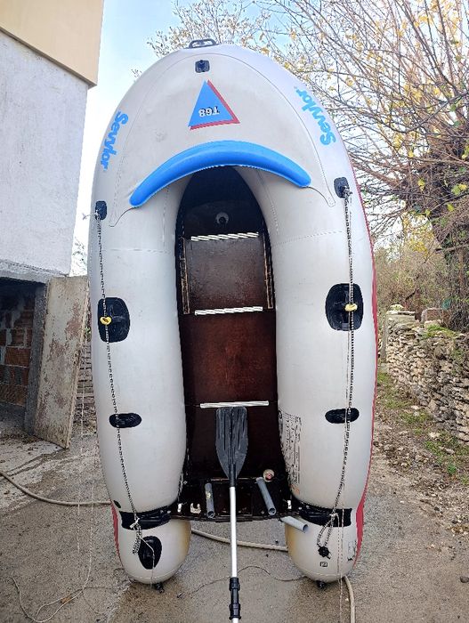 Лодка с извънбордов двигател 2 так. 4.кс Evinrude