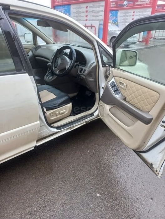 Продам Toyota Harrier