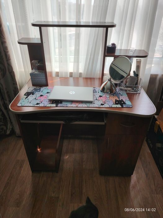 Продам компьютерный стол