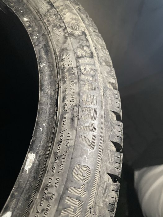 Продаю 4 пар зимних резин 17 размера марки ультриагрипп и 3 триандж
