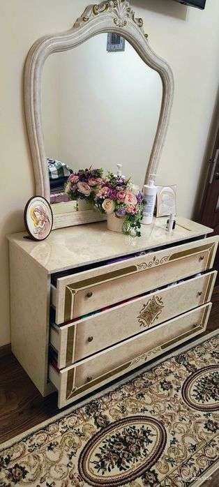 Vând mobila dormitor