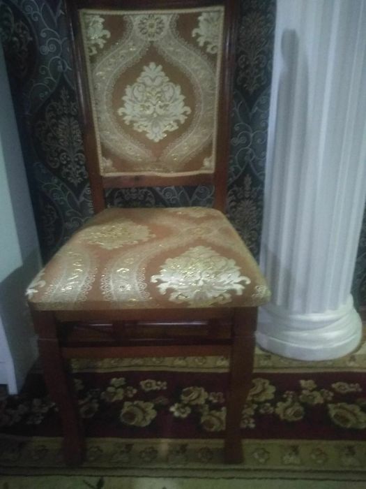 Стол со стульями