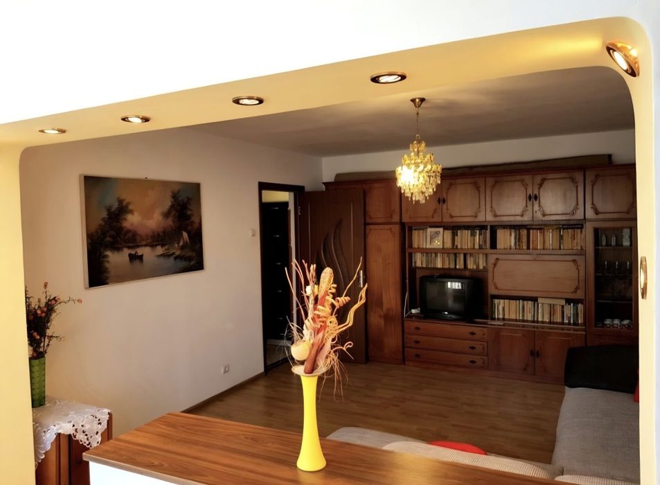 De inchiriat apartament 3 camere(transf.din 2), etaj 3, zona  Carrefour- Crihala.