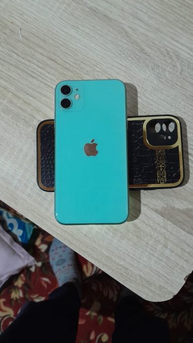 Продам айфон 11 64