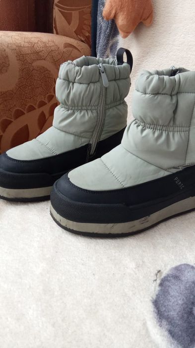 Продам обувь и зимние куртки для девочки