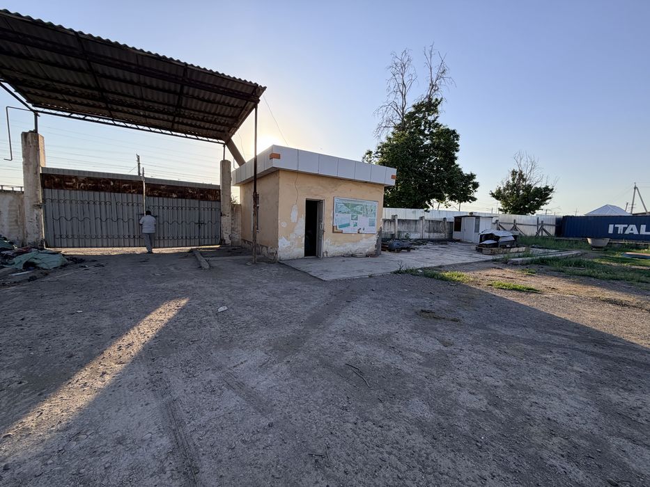 Sirdaryo shahar 25/13 yaqinida Noturar bino sotiladi