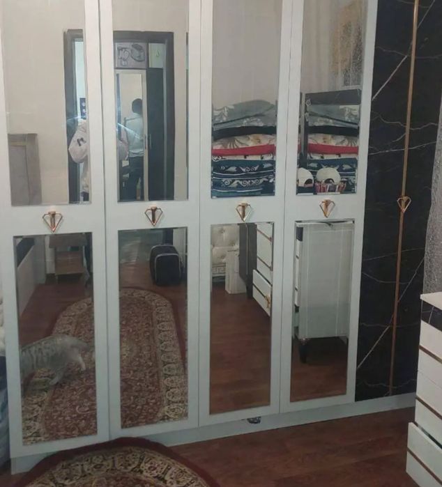 Продам шкаф с комодом