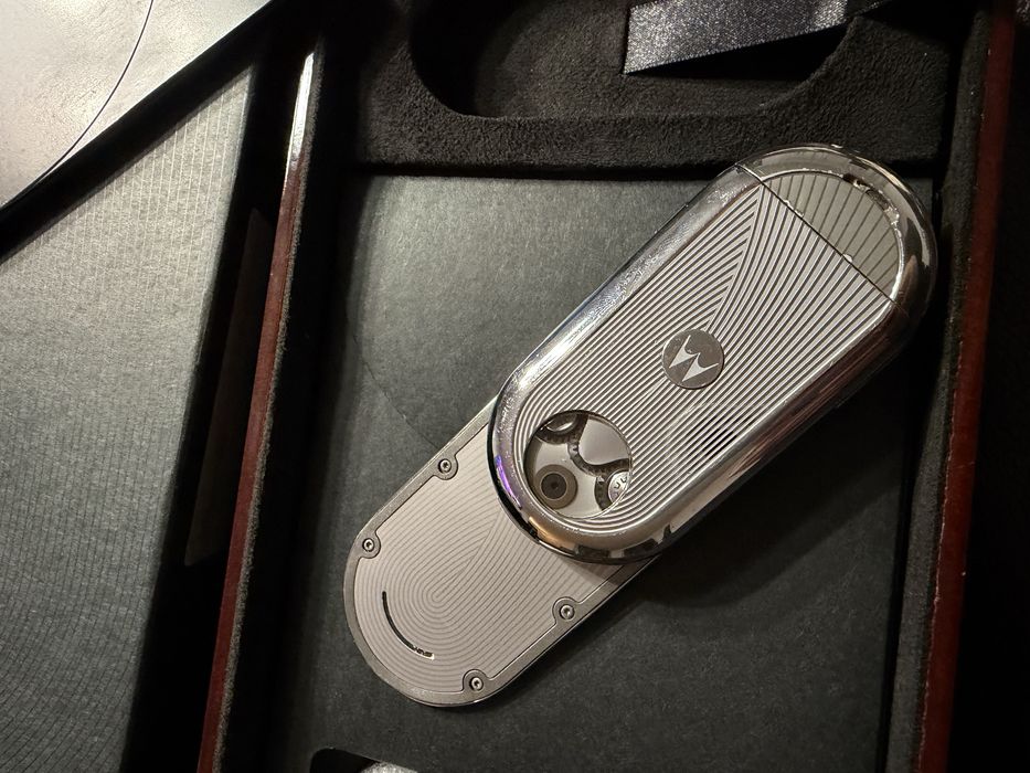 Nokia 8800 Arte gold , motorola aura