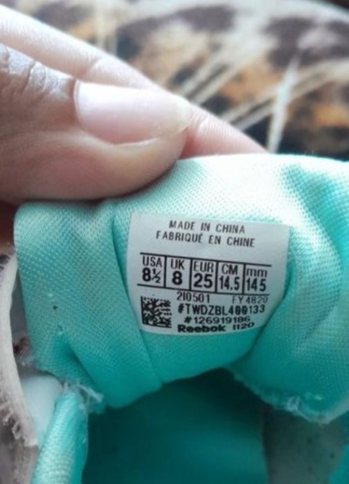 Buși interior copii noi + o pereche de adidași