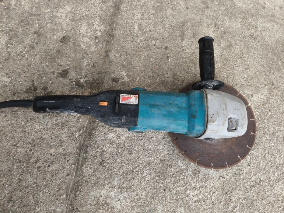 Vând Flex Makita