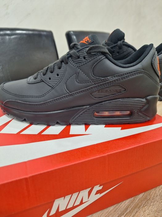 Здравейте продавам маратонки NIKE AIR MAX 90 LTR изцяло от естествена