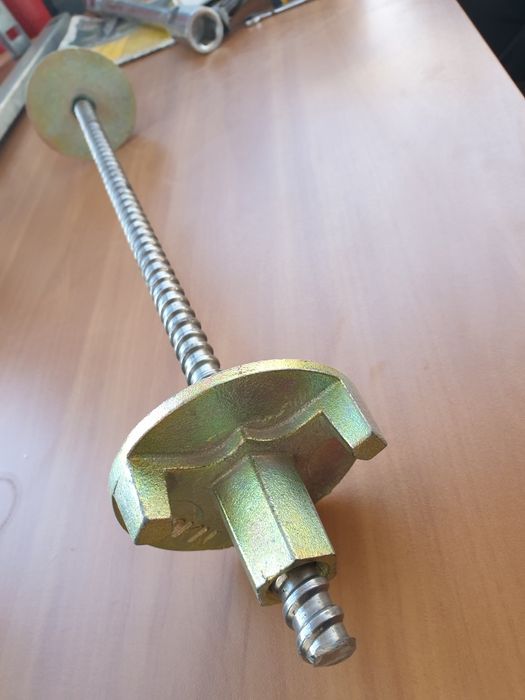 Нови поцинковани шпилки ф18мм - 1м