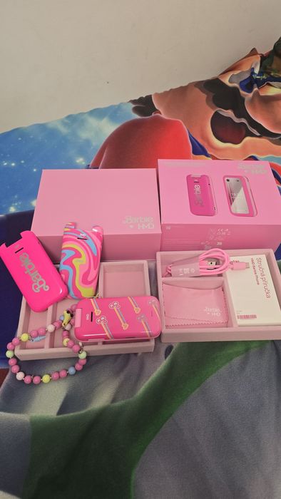 Telefon Barbie cu accesorii-aproape nou