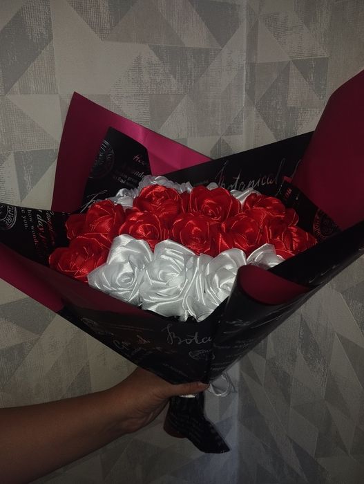 готовый букет из атласной ленты