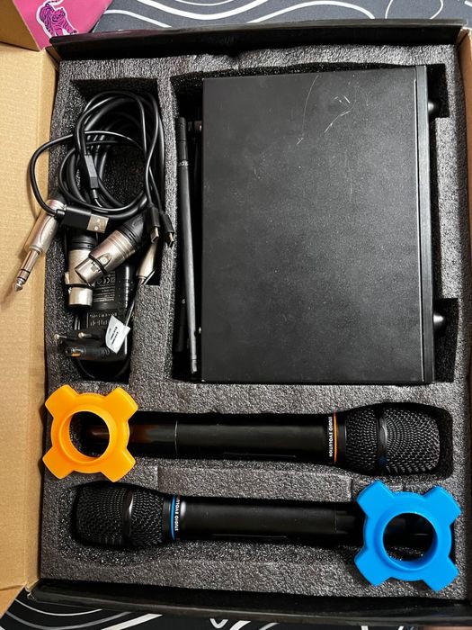 Безпроводные микрофоны и база