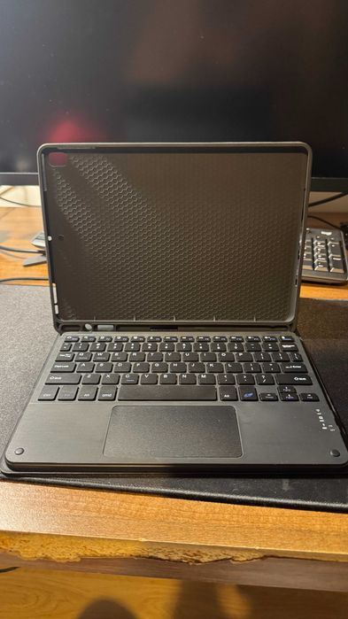 iPad 9th Gen 64GB, cutie, 2 huse (+tastatura)
