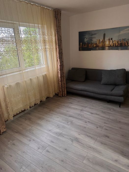 Închiriez apartament